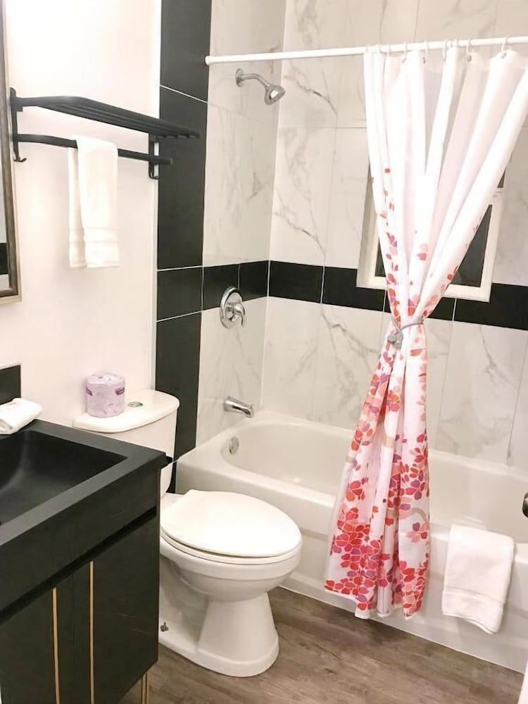 Duncan Motel Economy Room 8