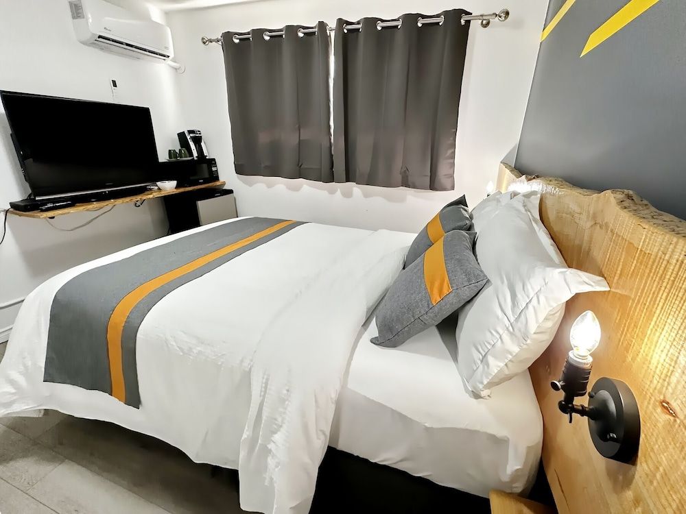 Duncan Motel Economy Room 7