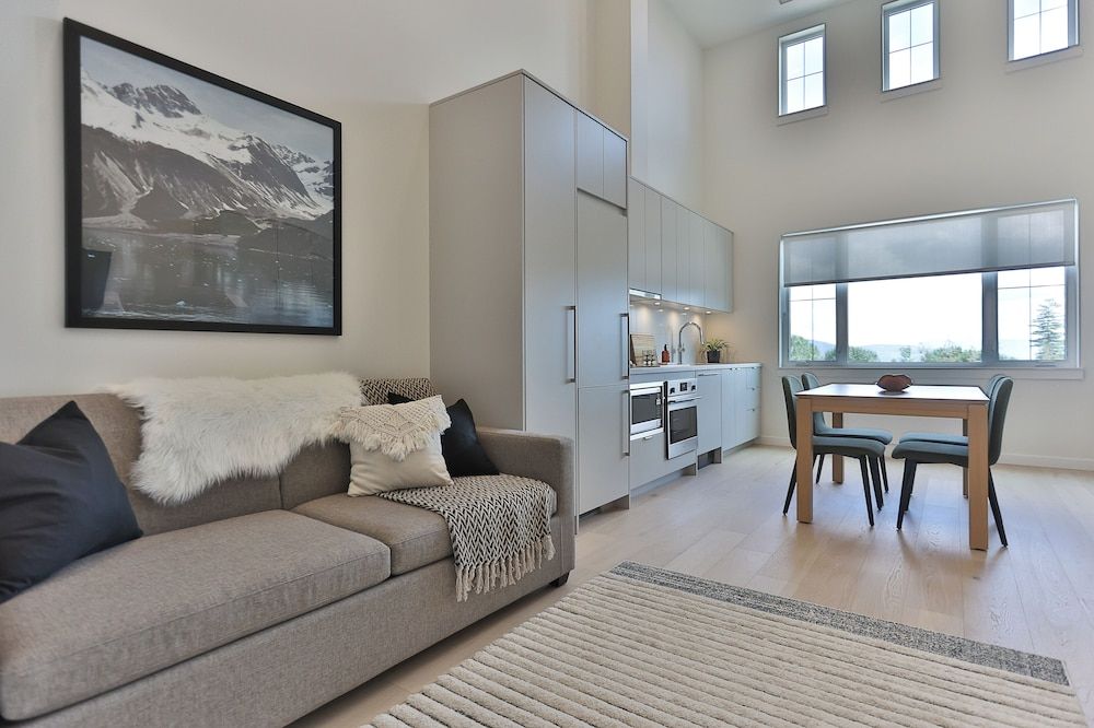 The Crescent Basic Loft 3