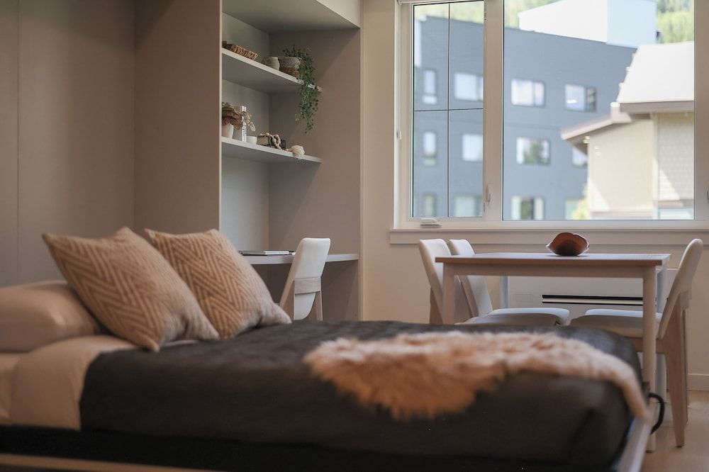 The Crescent Basic Studio 5