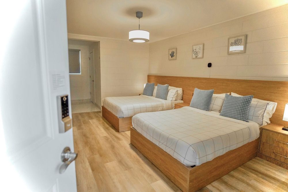 Stay Inn Muskoka Standard Double Room, 2 Double Beds, Non Smoking, Ground Floor 2