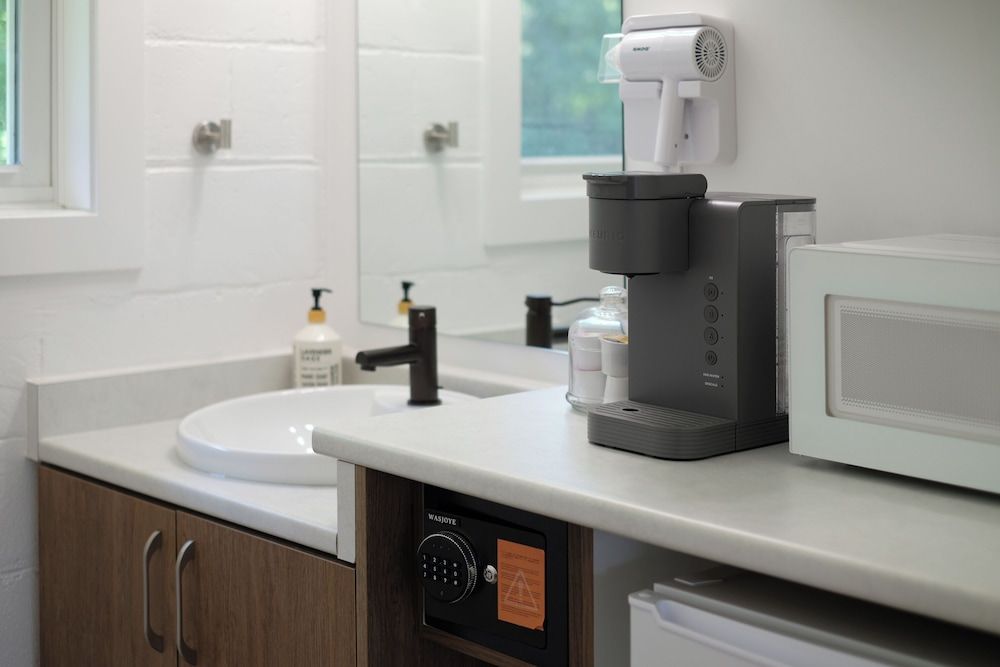 Stay Inn Muskoka Standard Double Room, 1 Queen Bed, Non Smoking 5