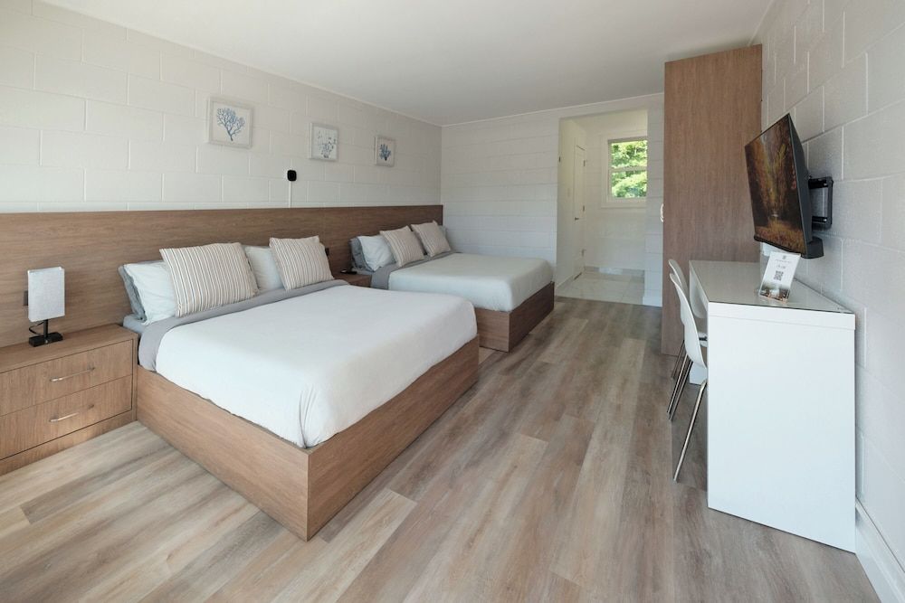 Stay Inn Muskoka Standard Double Room, 2 Double Beds, Non Smoking, Ground Floor