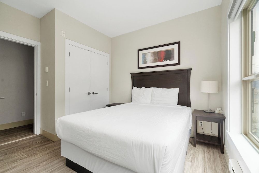 Classic Apartment, Lake View