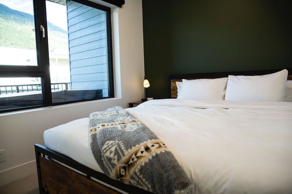 Revy Rendezvous by Revelstoke Vacations Condo 3