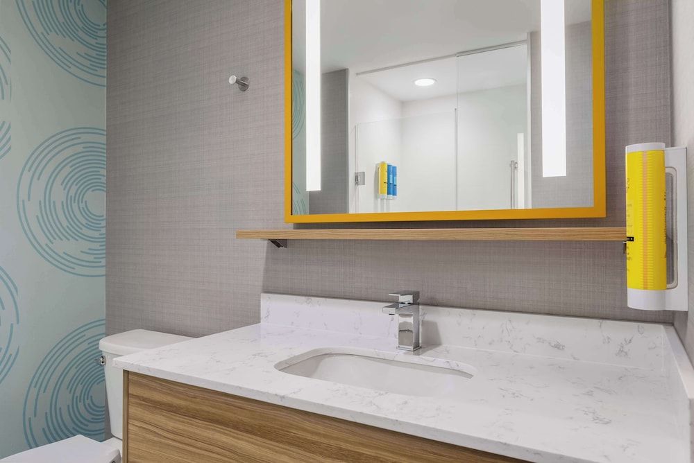 Tru By Hilton Bracebridge, On Room, 1 King Bed 5