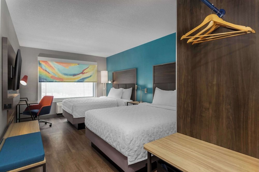 Tru By Hilton Bracebridge, On Room, 2 Queen Beds, Accessible, Bathtub 2