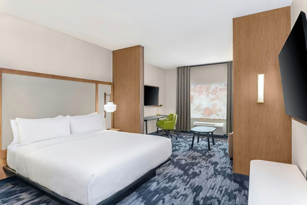 Fairfield Inn & Suites Gravenhurst Muskoka Suite, 1 King Bed with Sofa bed 6