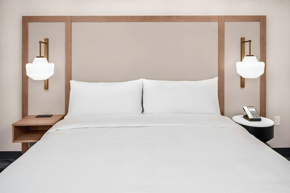 Fairfield Inn & Suites Gravenhurst Muskoka Suite, 1 King Bed with Sofa bed 3