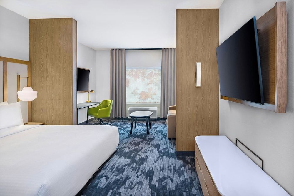 Fairfield Inn & Suites Gravenhurst Muskoka Suite, 1 King Bed with Sofa bed 4