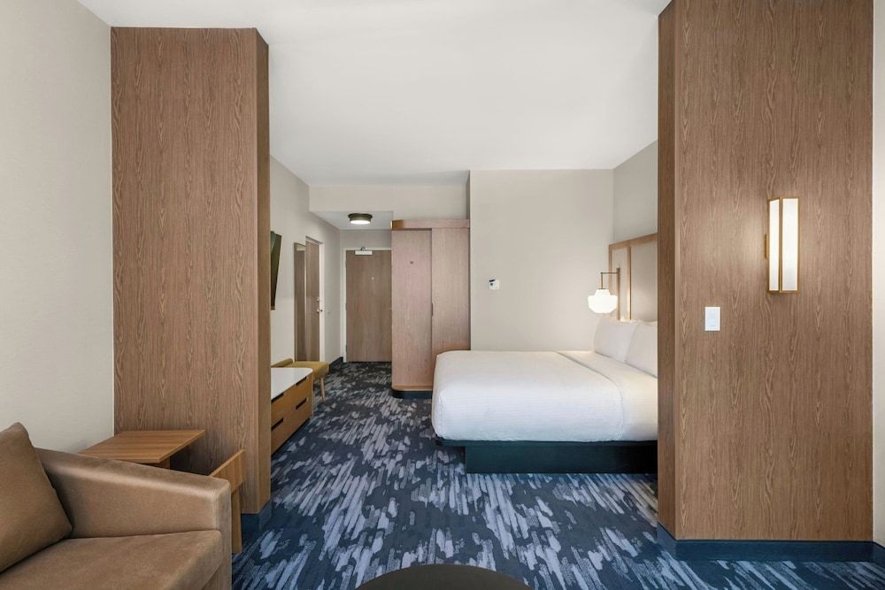 Fairfield Inn & Suites Gravenhurst Muskoka Suite, 1 King Bed with Sofa bed 5