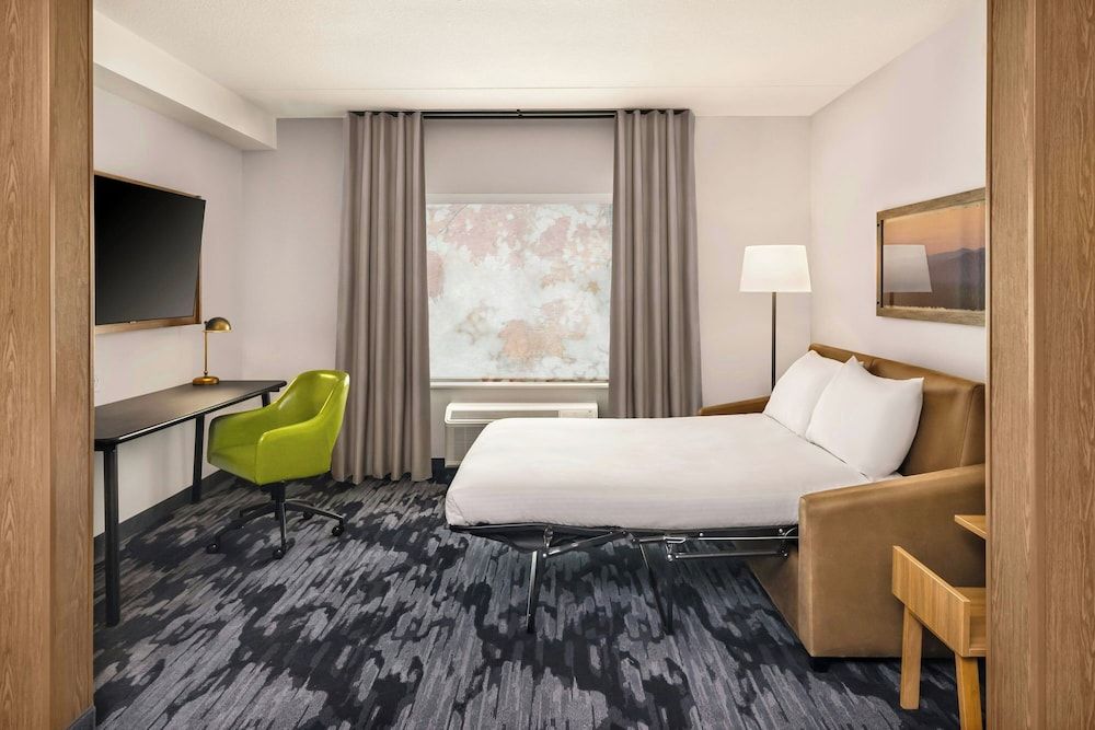 Fairfield Inn & Suites Gravenhurst Muskoka Suite, 1 King Bed with Sofa bed 7