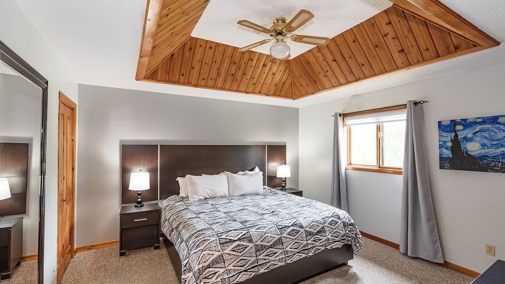 Calabogie Lodge Family Villa, 2 Bedrooms, Kitchen 2