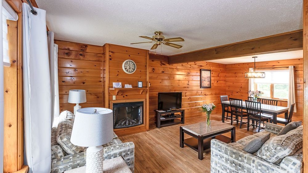 Calabogie Lodge Family Villa, 2 Bedrooms, Kitchen 8