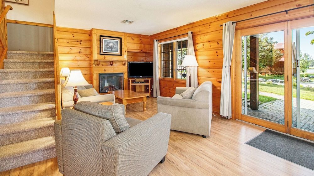 Calabogie Lodge Family Villa, 3 Bedrooms, Kitchen 3