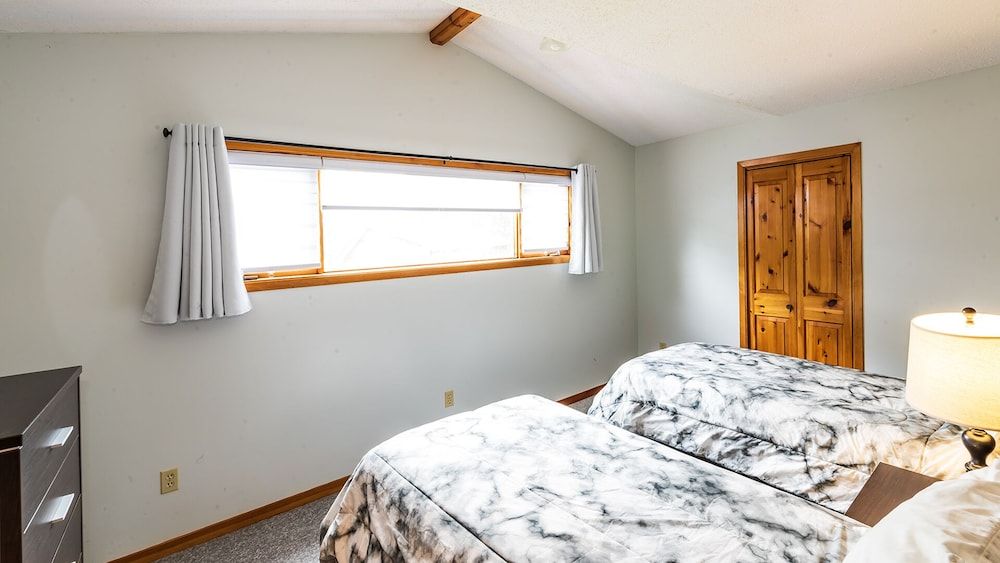 Calabogie Lodge Family Villa, 2 Bedrooms, Kitchen 3