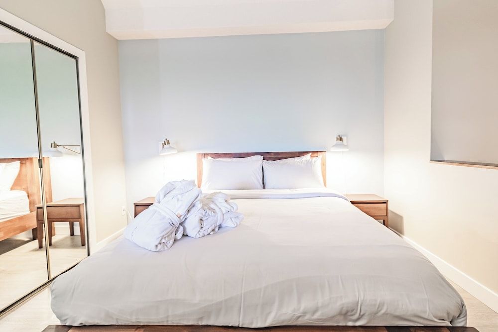 Condo, 1 Queen Bed with Sofa bed, Balcony, Mountain View