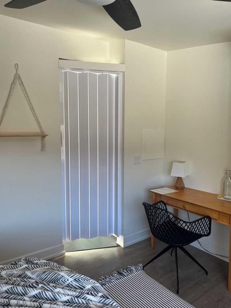 Hikari-Okanagan Sunshine B&B Comfort Room, 1 Queen Bed, Non Smoking, Garden View 6