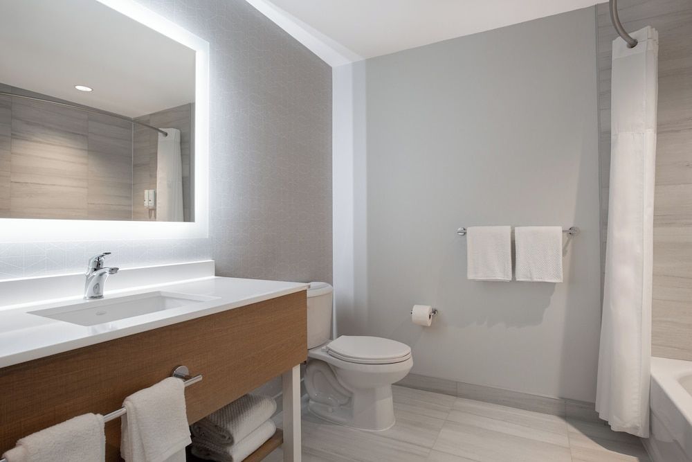 Quality Inn & Suites Room, 2 Queen Beds, Non Smoking 5