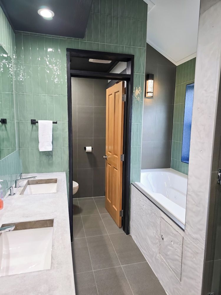 Copper Rose Retreat B&B Luxury Room, 1 King Bed, Jetted Tub, Mountainside 13