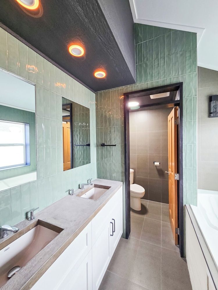 Copper Rose Retreat B&B Luxury Room, 1 King Bed, Jetted Tub, Mountainside 9