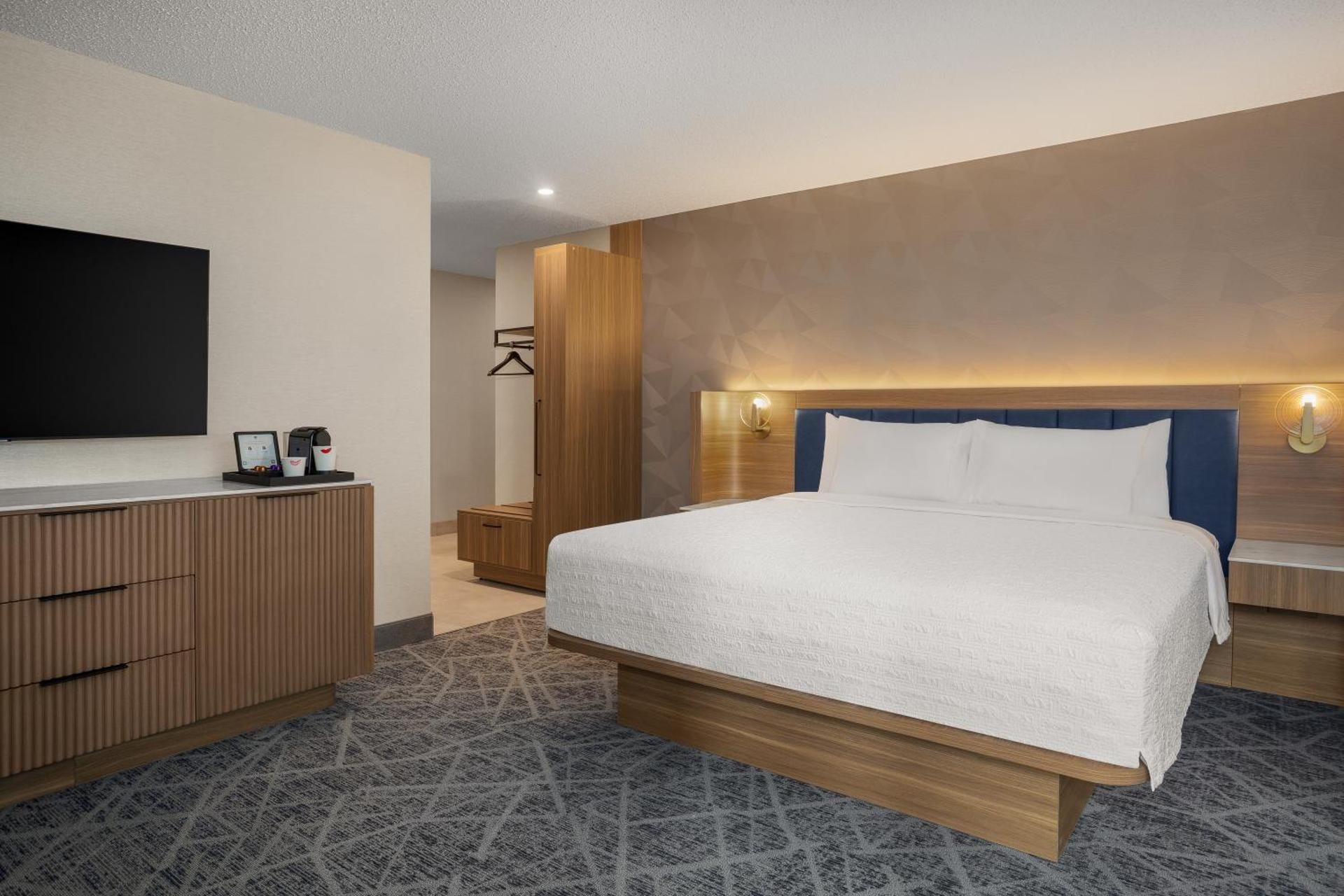 1 King Bed Corner Room Deluxe With Sofabed