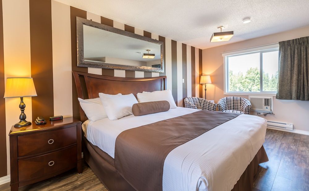 Carmel Inn Suite, Hot Tub 4