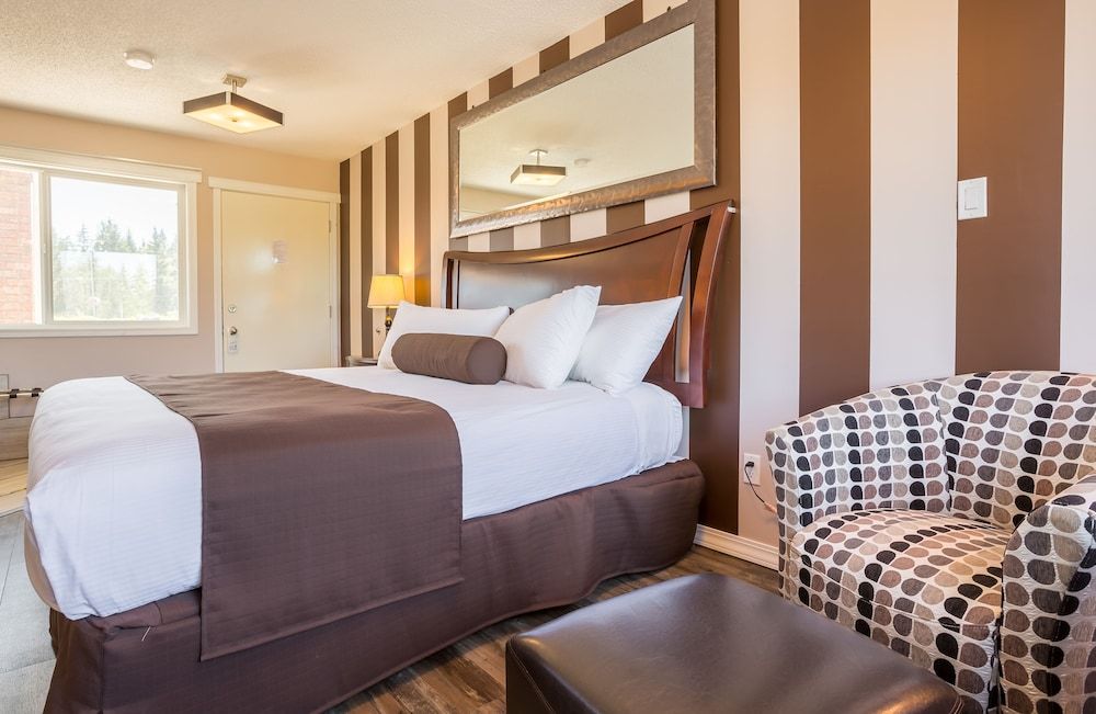 Carmel Inn Suite, Hot Tub 3