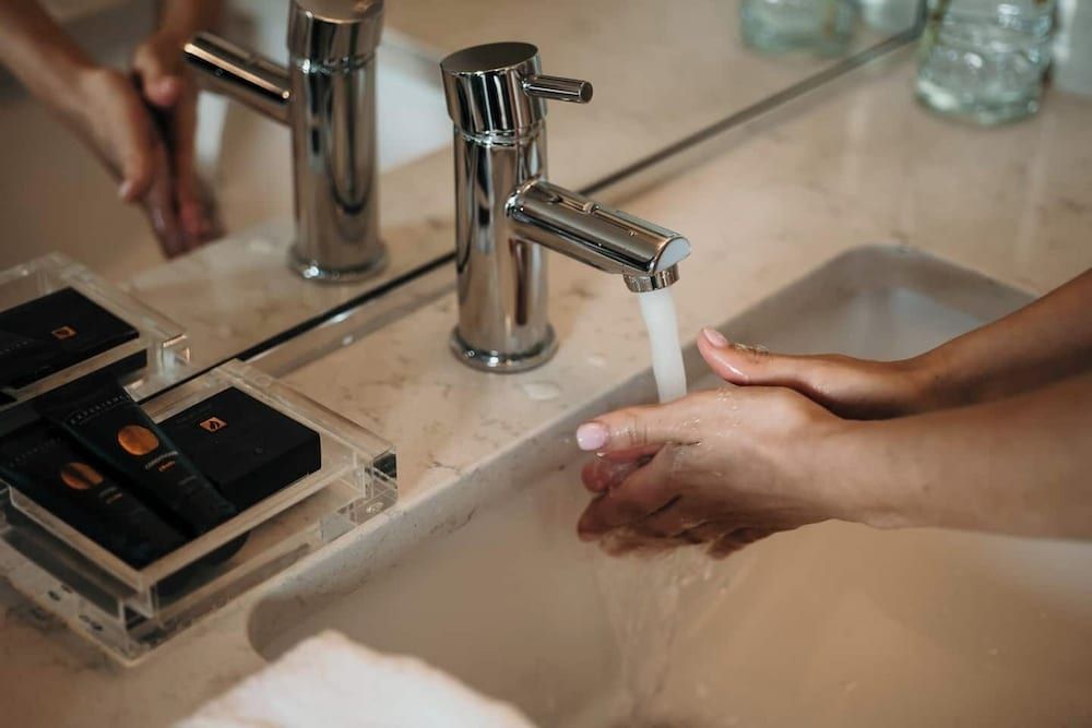 The British Hotel Deluxe Room 7