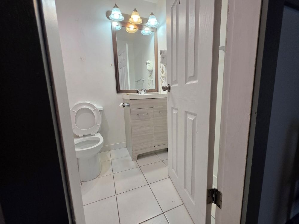 Falcon Nest Motel Signature Room 4