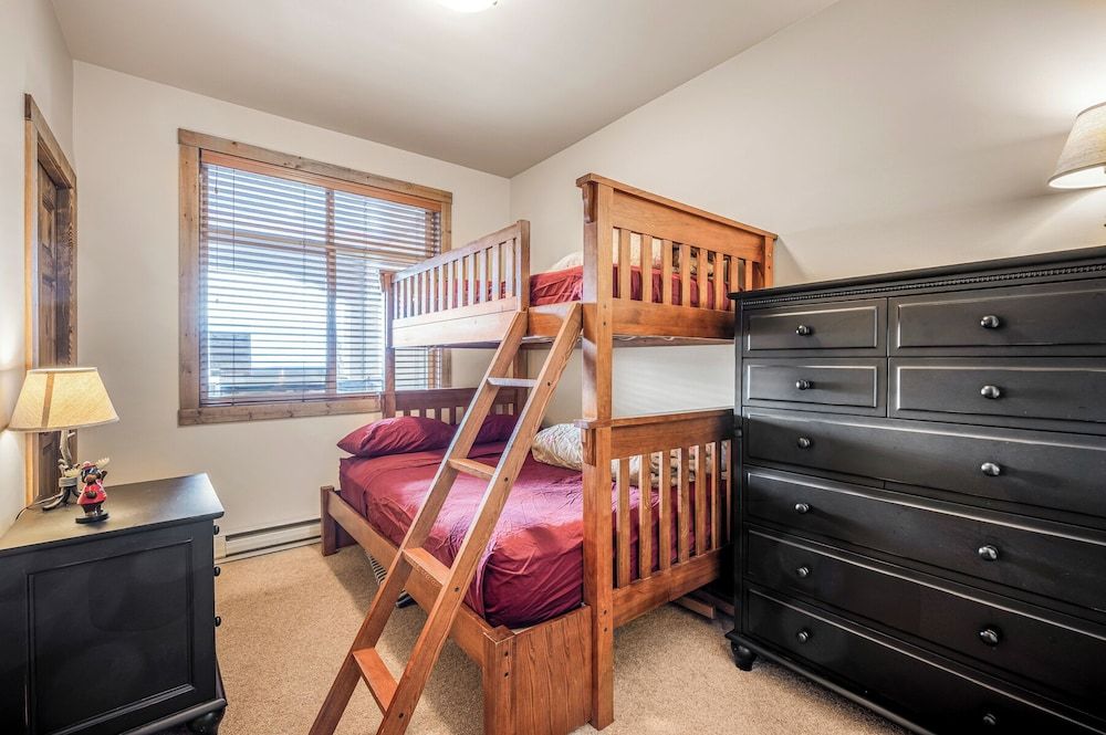 Deluxe Condo, Kitchen, Mountainside