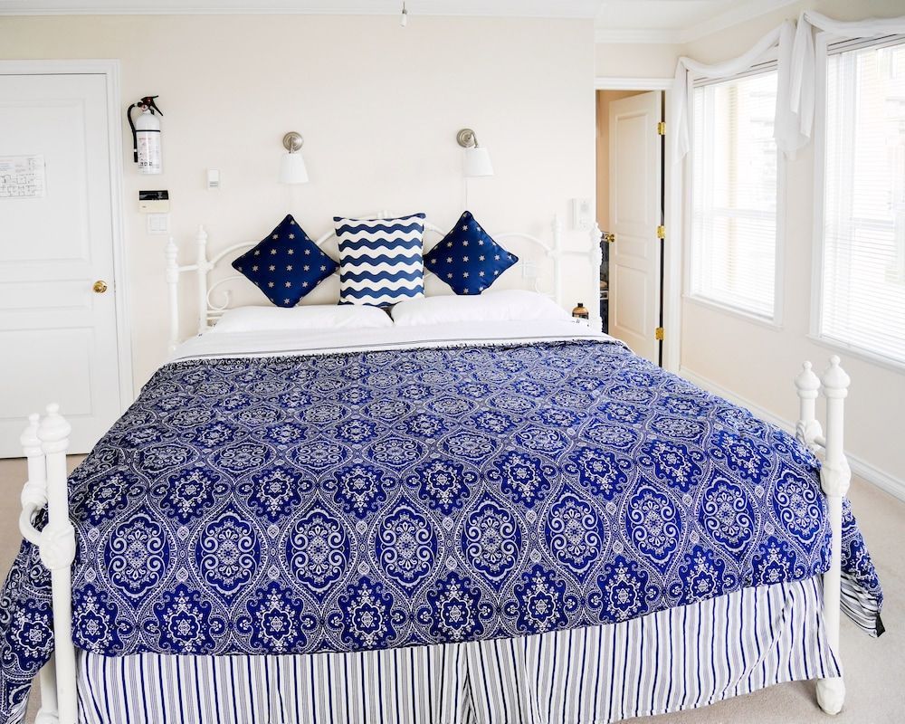 Suite, 1 King Bed, Jetted Tub, Sea View