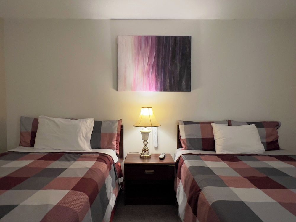 Monashee Motel Premier Room, 2 Queen Beds, Kitchenette (2nd Floor)