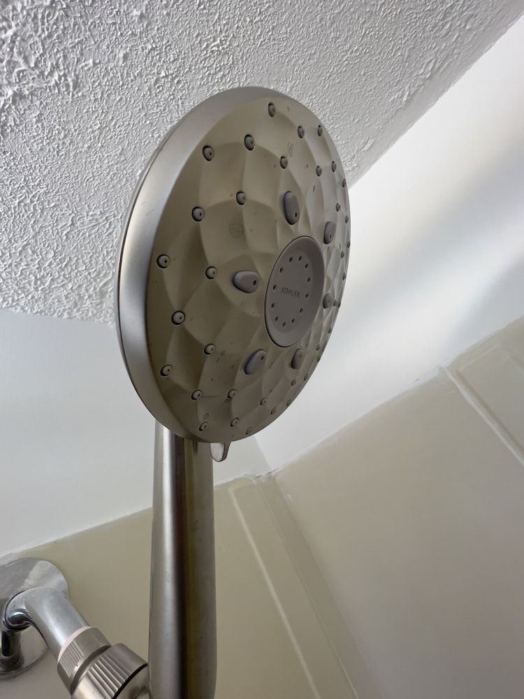 Monashee Motel Premier Room, 2 Queen Beds, Ground Floor 7