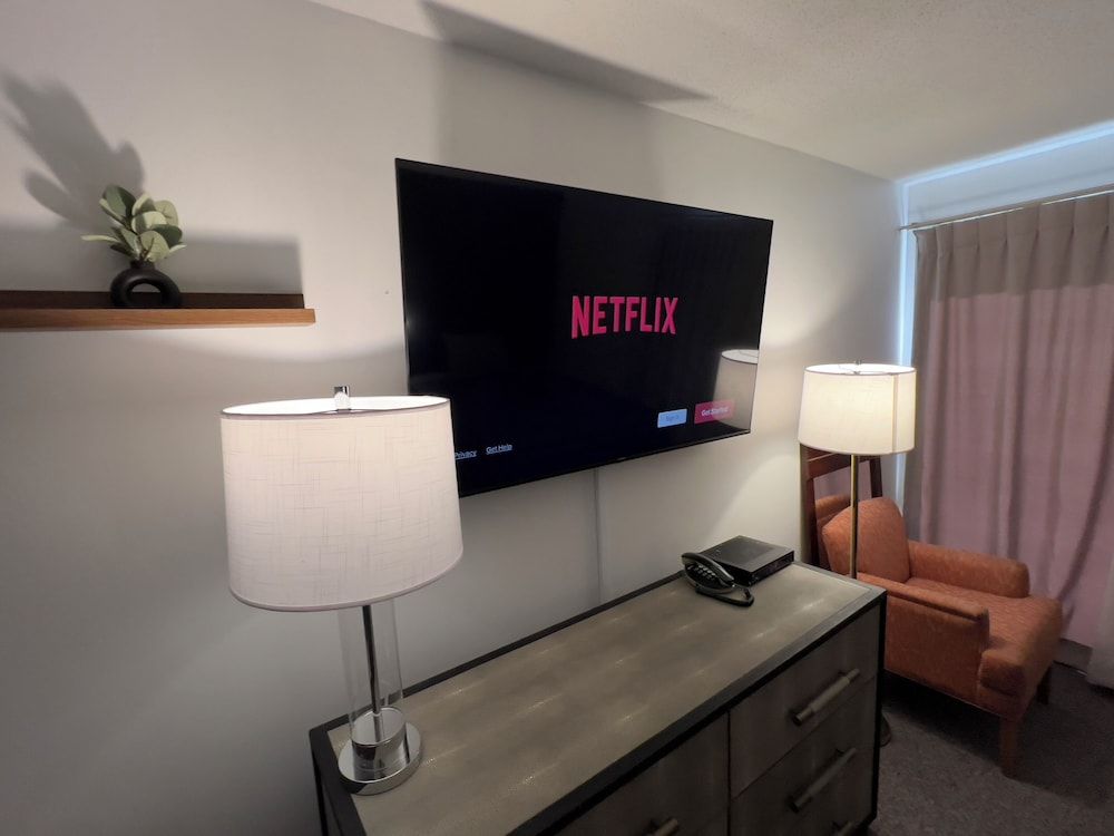 Monashee Motel Premier Room, 2 Queen Beds, Ground Floor 9