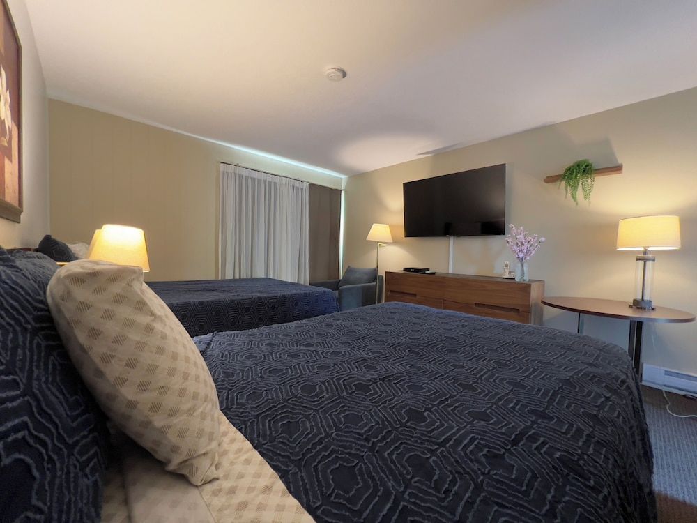 Monashee Motel Premier Room, 2 Queen Beds, Ground Floor 3