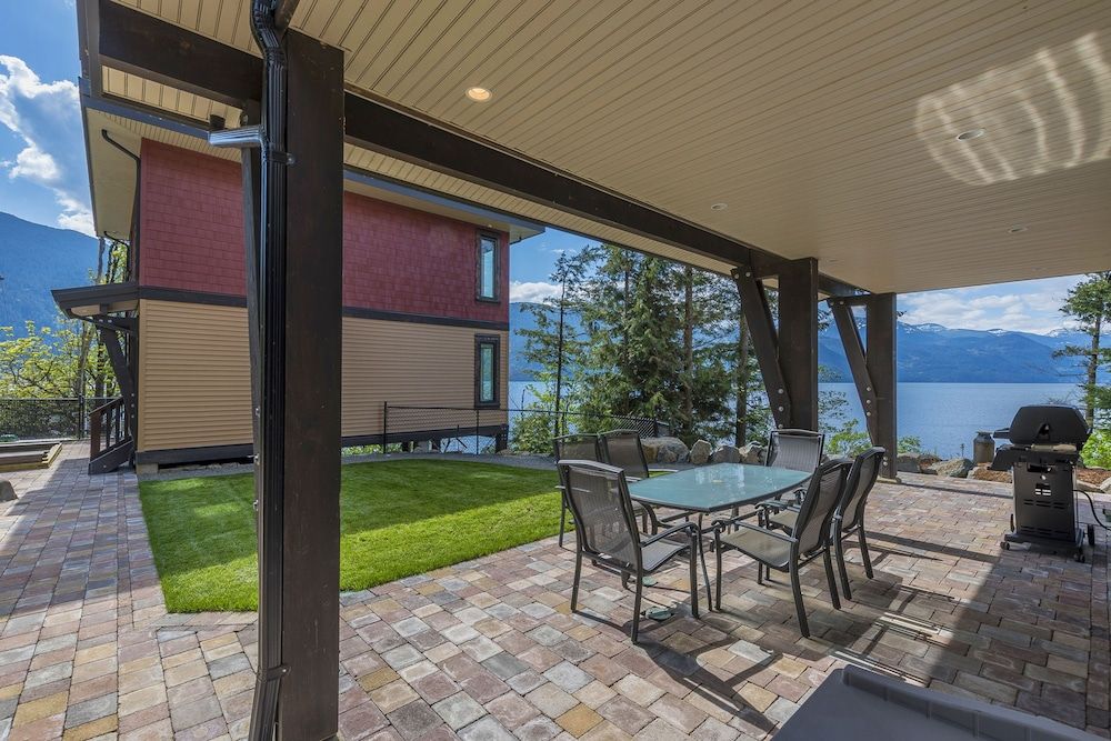 The Lodge on Harrison Lake Lake Front Lodge (Main Residence) 4