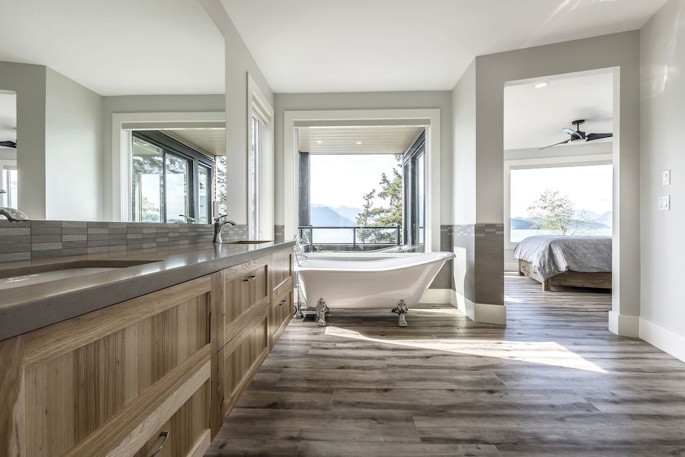 The Lodge on Harrison Lake Lake Front Lodge (Main Residence) 9