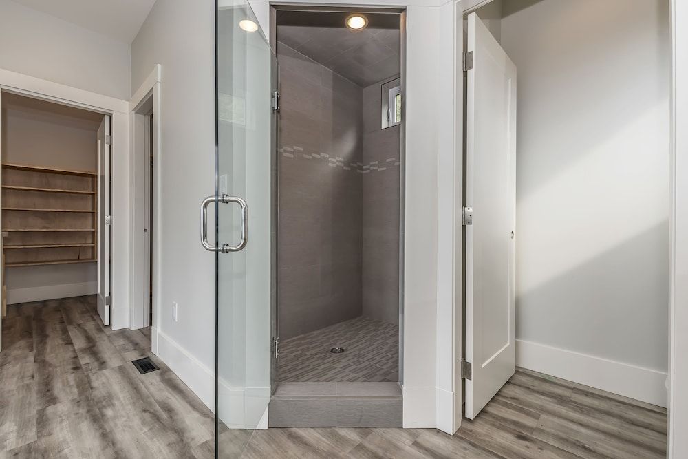 The Lodge on Harrison Lake Lake Front Lodge (Main Residence) 6