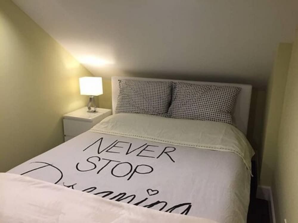 Room, 1 Queen Bed, Non Smoking (Shared Bathroom)