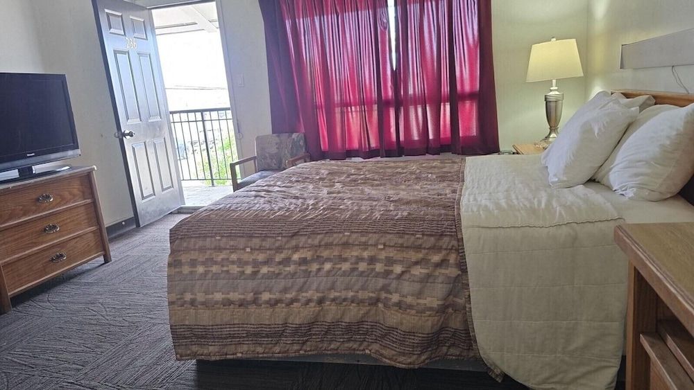 Camelot Court Motel Family Suite