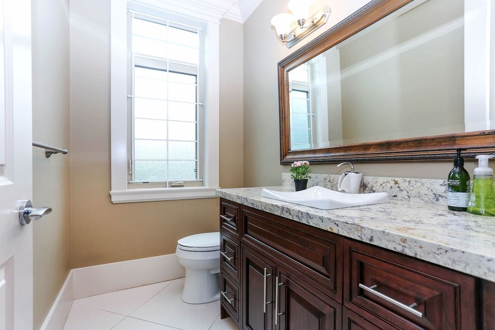 Grand 4 Bedroom Vacation House near Vancouver Downtown Basic Apartment 16