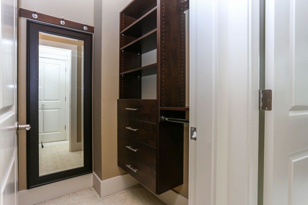 Grand 4 Bedroom Vacation House near Vancouver Downtown Basic Apartment 22