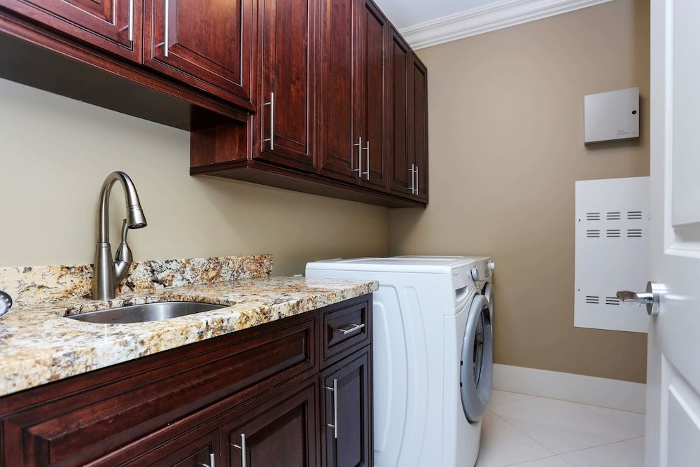 Grand 4 Bedroom Vacation House near Vancouver Downtown Basic Apartment 11