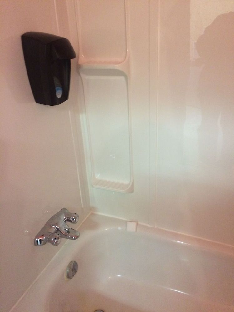 Road Runner Motel Standard Double Room, 2 Double Beds, Kitchenette, Mountain View 8