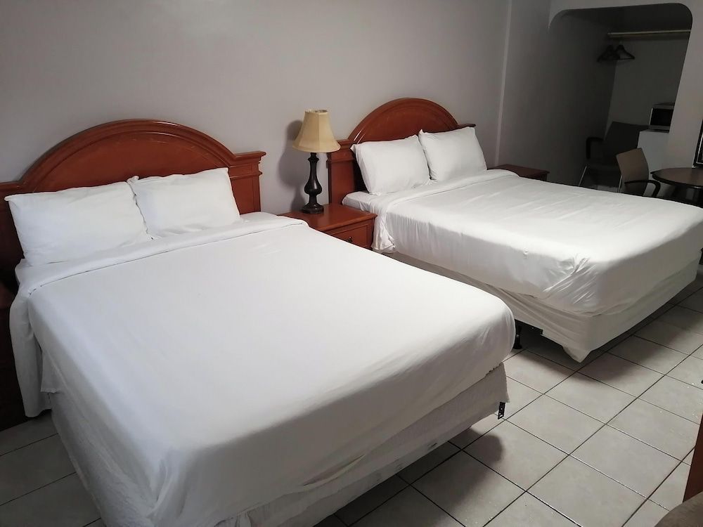 iCheckINN Motel Double Room, 2 Queen Beds 6