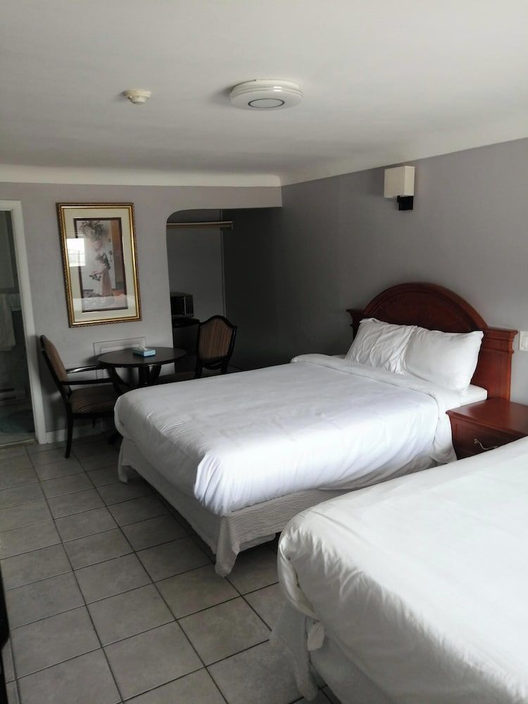 iCheckINN Motel Double Room, 2 Queen Beds 5