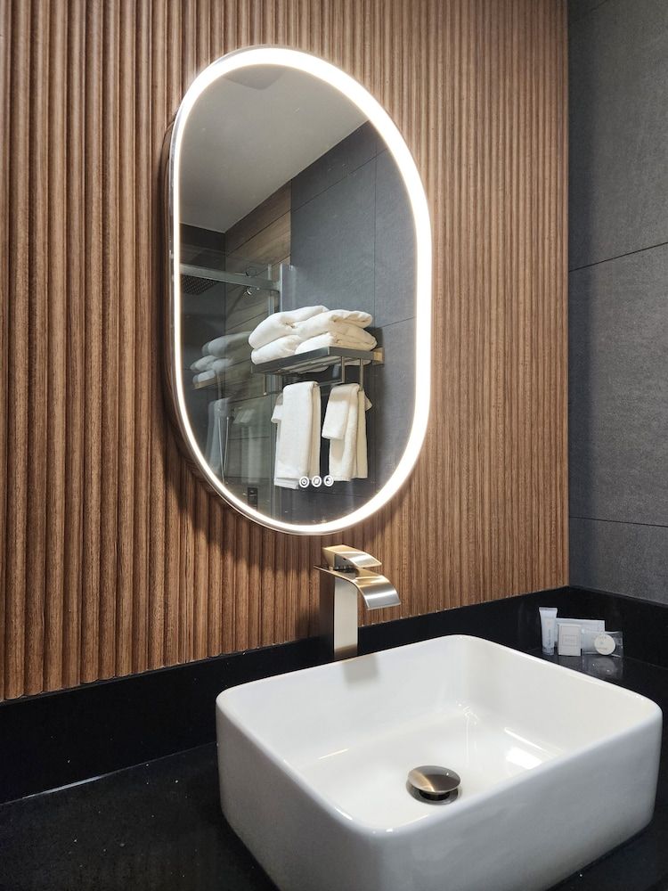 Inn The Mountains Standard Room, 1 King Bed, Kitchenette 5