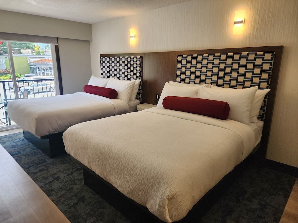 Inn The Mountains Standard Room, 2 Queen Beds 2