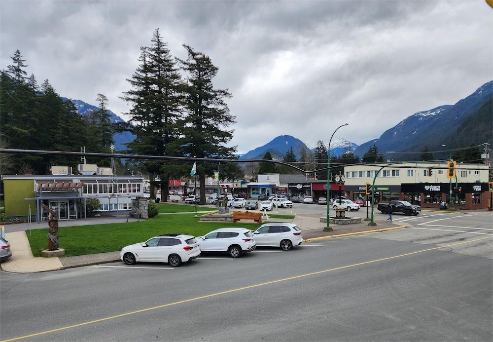 Inn The Mountains Standard Room, 1 King Bed 7